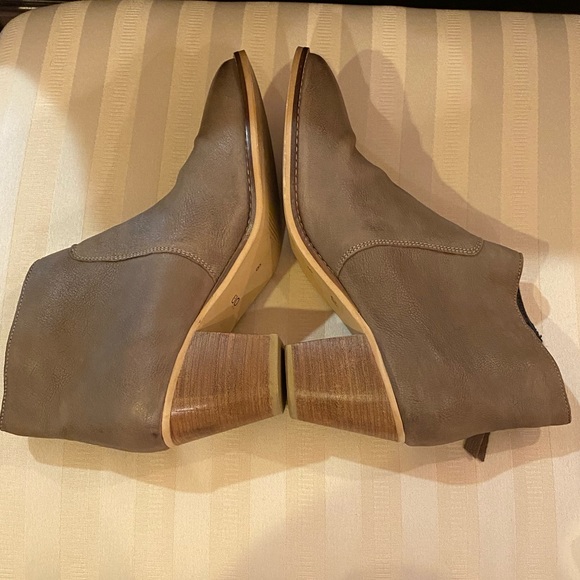 Urban Outfitters Faye Leather Ankle Booties - Picture 5 of 12